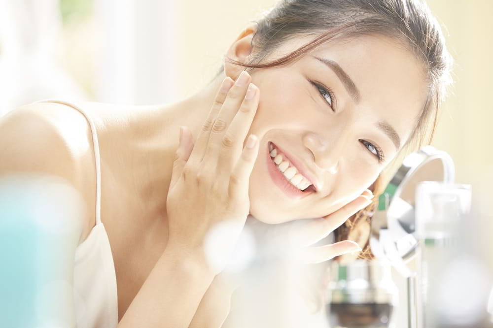 5 Mẹo Giữ Lớp Trang Điểm Lâu Trôi Trong Mùa Hè Nóng Bức