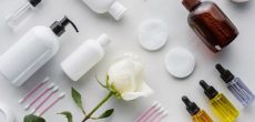 Lựa chọn và so sánh ưu điểm mỹ phẩm cao cấp đắt tiền và mỹ phẩm giá rẻ.